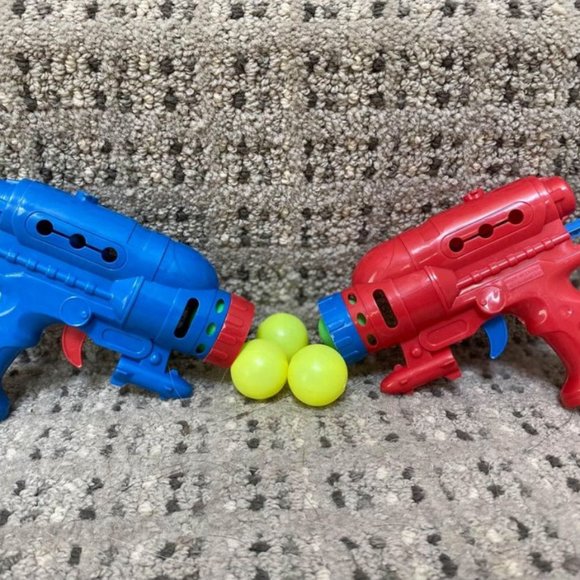 Kids Plastic Blasters - Picture 1 of 3